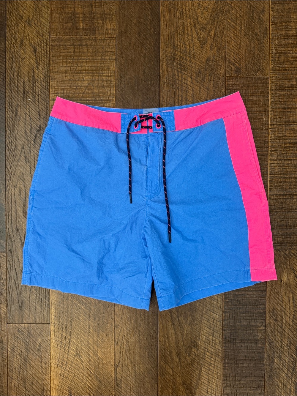 Vineyard Vines Men’s Blue and Hot Pink Swim Trunks Retro